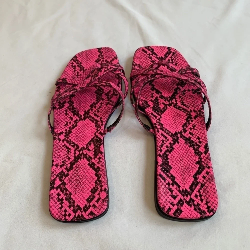 14TH & Union Caite Hot Pink & Black Python Print Slip On Strappy‎ Sandals - Picture 4 of 6